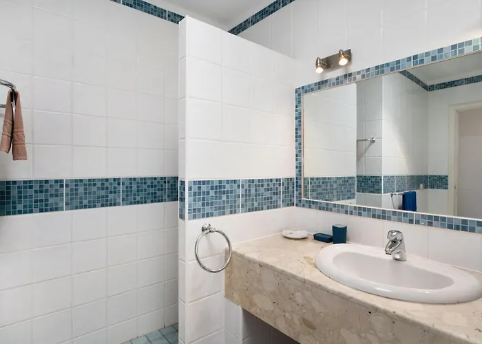 Playa Flamingo 62 公寓 *